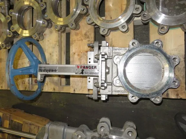Dezurik 6" Knife Gate Valve Hand Wheel Operated