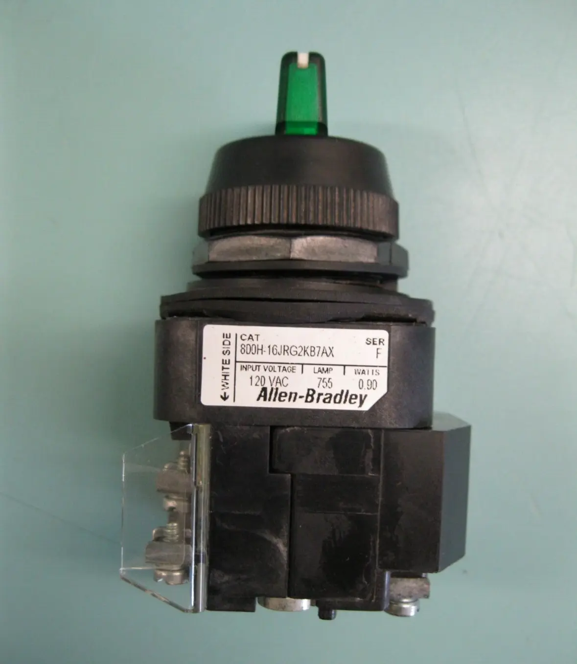Allen-Bradley 800H-16JRG2KB7AX Green Illuminated Selector Switch D13