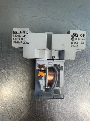 Abb Cr-m024dc4L 1svr405613r1100 Relay w/ Square D 8501nr45 B Base (4E-58)