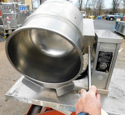 USED CLEVELAND TILTING KETTLE KET-12T