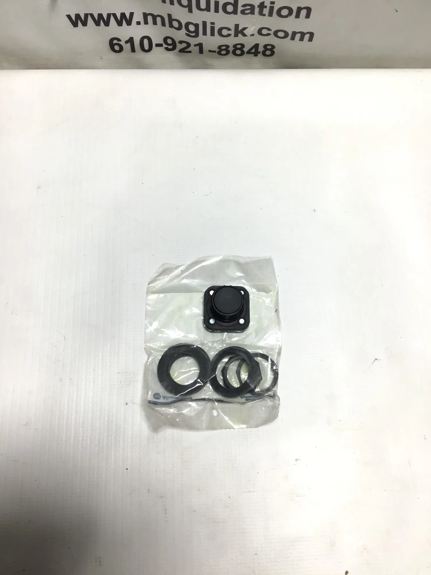 Allen-Bradley 800H-AR2 Push Button Unit Bootless Flush Head Black Cap