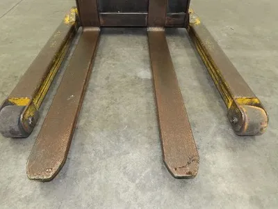 Used BIG JOE _UNKNOWN_ Pallet Lifters Indiana US | Arrow Industrial #617341