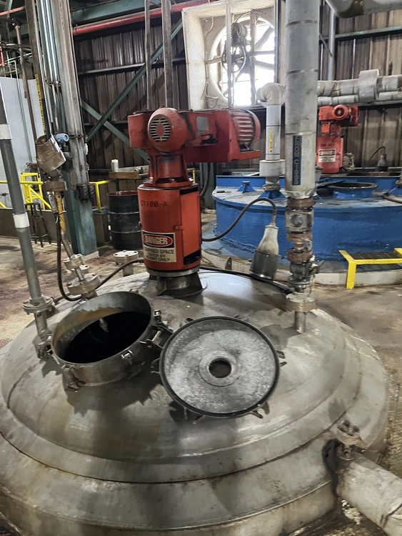 Used ALLOY FABRICATORS 2,200 Gallon Stainless Steel Tanks Texas US | Perry Equipment #123034