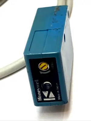 Used Honeywell Subminiature Photoelectric Sensor 24VDC PNP Photoelectric Sensors Michigan US | Maverick Industrial Sales #1397616