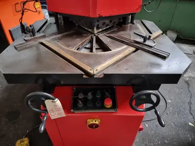 USED AMADA VERSA 200 X 6 MM (VARIABLE)