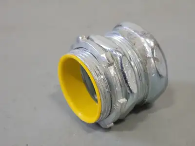 1 1/2" Insulated Conduit Straight Connector, Compression Connection for EMT