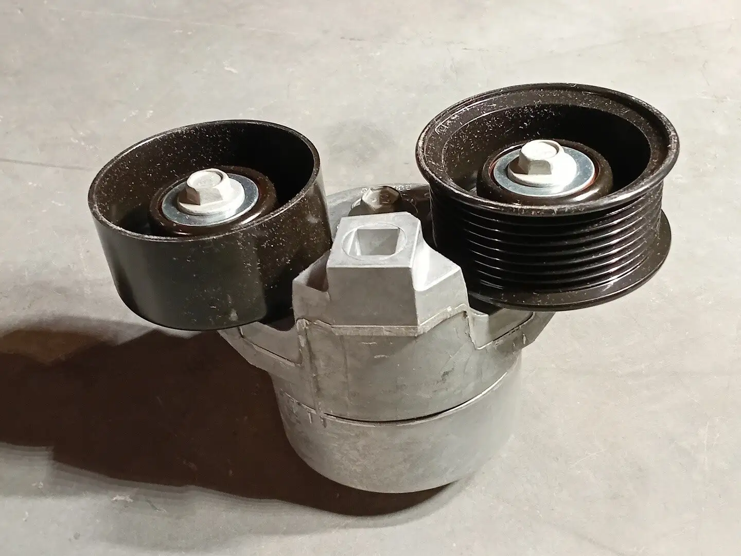 NEW FORD F8UZ-6B209-CA