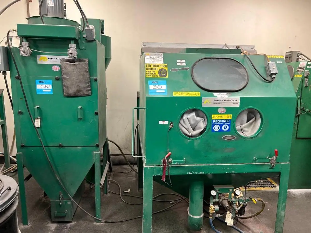 USED ABRASIVE BLAST SYSTEMS SAND BLAST CABINET