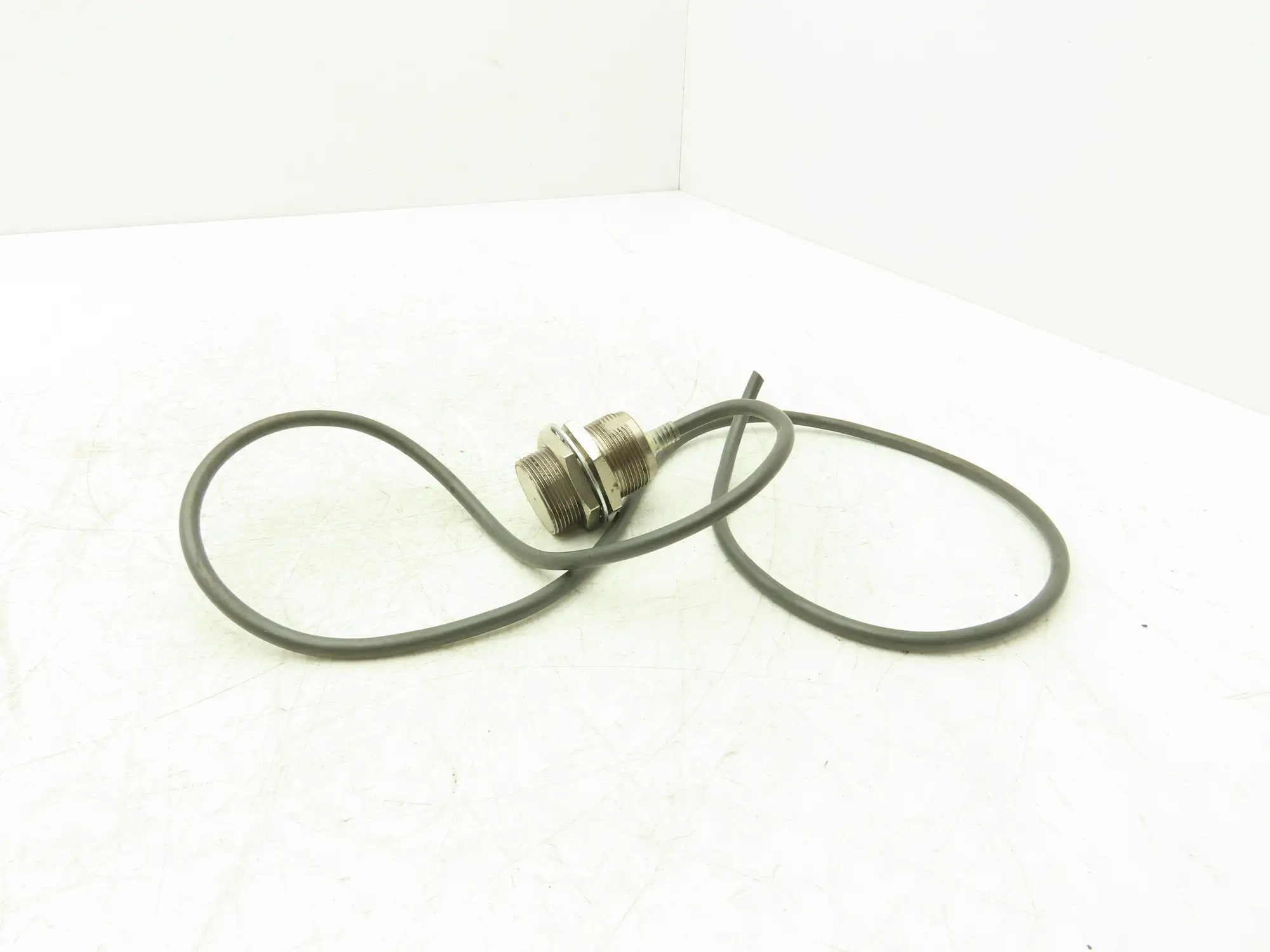Omron E2EM-X15X1 Inductive Proximity Sensor 36" Cut Cable