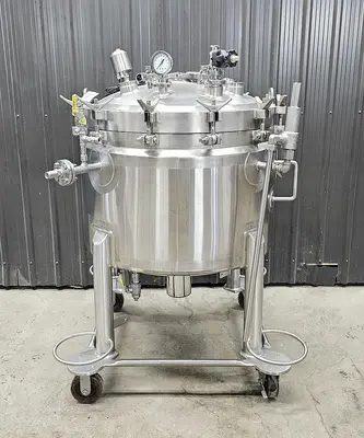 Used LEE INDUSTRIES INC. 400L DP Stainless Steel Tanks Quebec CA | Carter-Wilson Equipment Services #884558