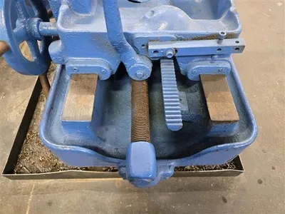 Used LANDIS SINGLE SPINDLE THREAD CUTTER Thread Rollers New York US | Barbarotto Int'l Sales Corp #1333375
