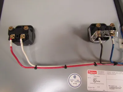 Sola Hoffman SLS-24-024T 1614CH 24VDC Regulated Power Supply in enclosure panel
