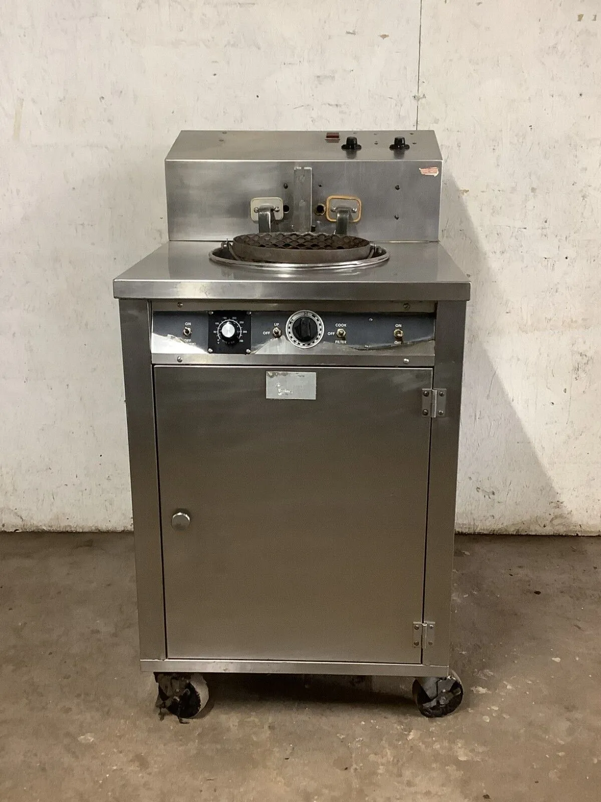 152-0648 Giles MGF Auto Lift Fryer with Filtration System