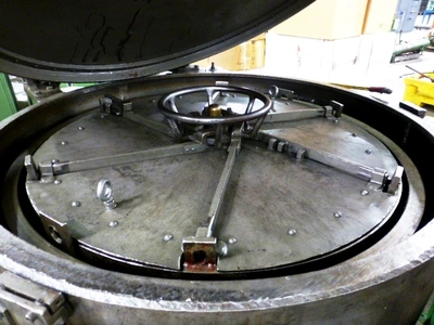 Tolhurst 40" Center-Slung chip wringer.