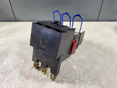 Disconnect Switch w/ 3 Times 60 Amp Fuse A4J60