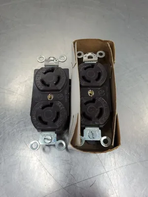 Arrow Hart 4700 Locking Receptacle, 15A 125V, 2P, 3W, Lot of 2. 4B-37