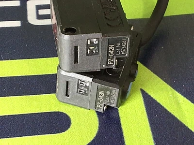 KEYENCE PZ-G42N PHOTOELECTRIC SENSOR SWITCH 10-30VDC