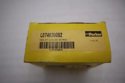 NEW PARKER L074630062 SEAL KIT 5/8" ROD 2" BORE STOCK H1301