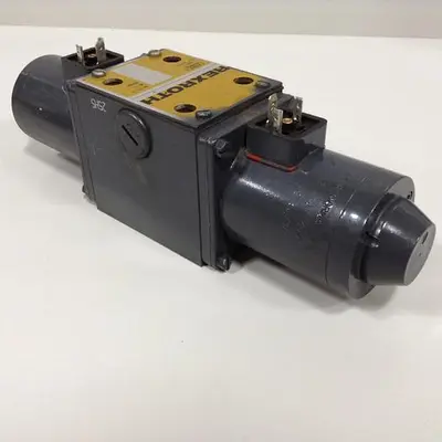 USED REXROTH 4WE10Q11/LG24NZ4