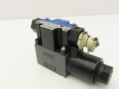 Tokyo Tokimec DG4V-3-2A-M-P7-H-7-56 Directional Control Solenoid Valve 24VDC