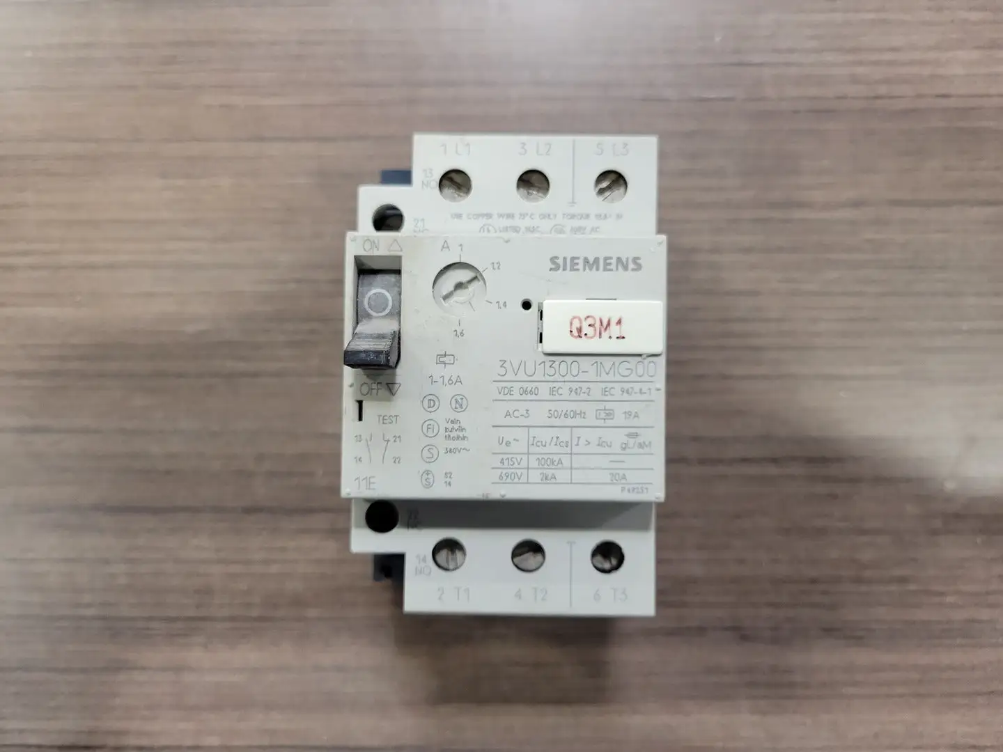 Used SIEMENS 3VU1300-1MG00 Switchgears British Columbia CA | Lenmark #242759