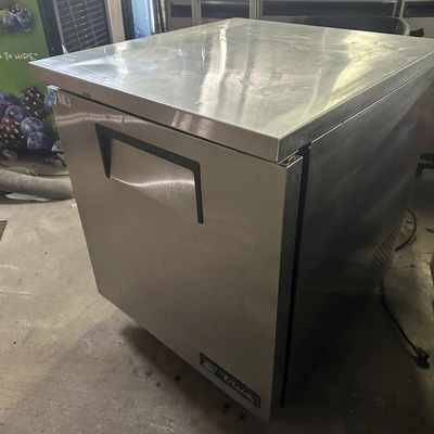 174-0207 True TUC-27 27" Self Contained Undercounter Cooler