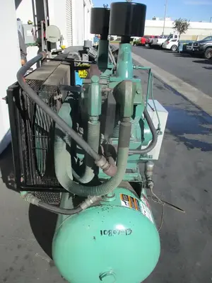 101 cfm @ 175 psi, Speedaire, Reciprocating Compressor, 2.86 m/min, 12-bar, 200 psi @ 650°F, 2013