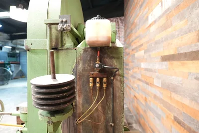 Stenner VHJ 105 – 42″ Vertical Resaw