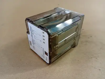 NEW ALLEN-BRADLEY 700-HB32Z24
