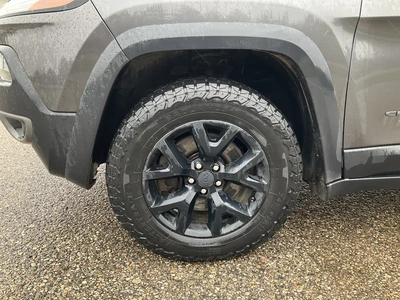 USED 2016 JEEP CHEROKEE