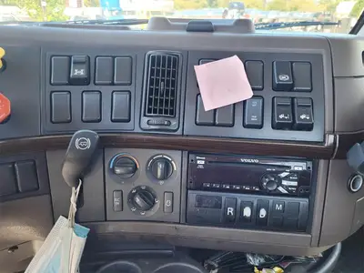USED 2017 VOLVO VNL64T300