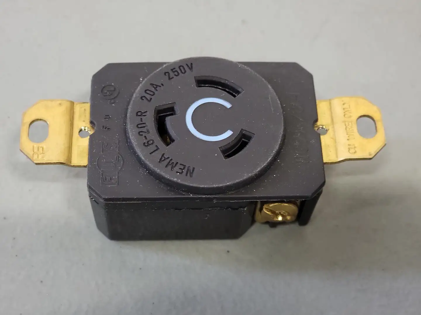 NEW LEVITON 5821