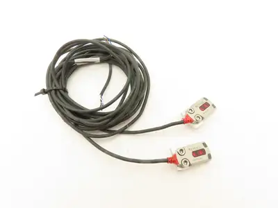 Keyence PR-FB30P3 Mini Photoelectric Sensor Flat Reflective 60" Cable  Lot of 2