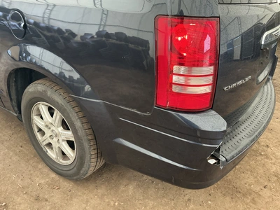 USED 2009 CHRYSLER TOWN AND COUNTRY