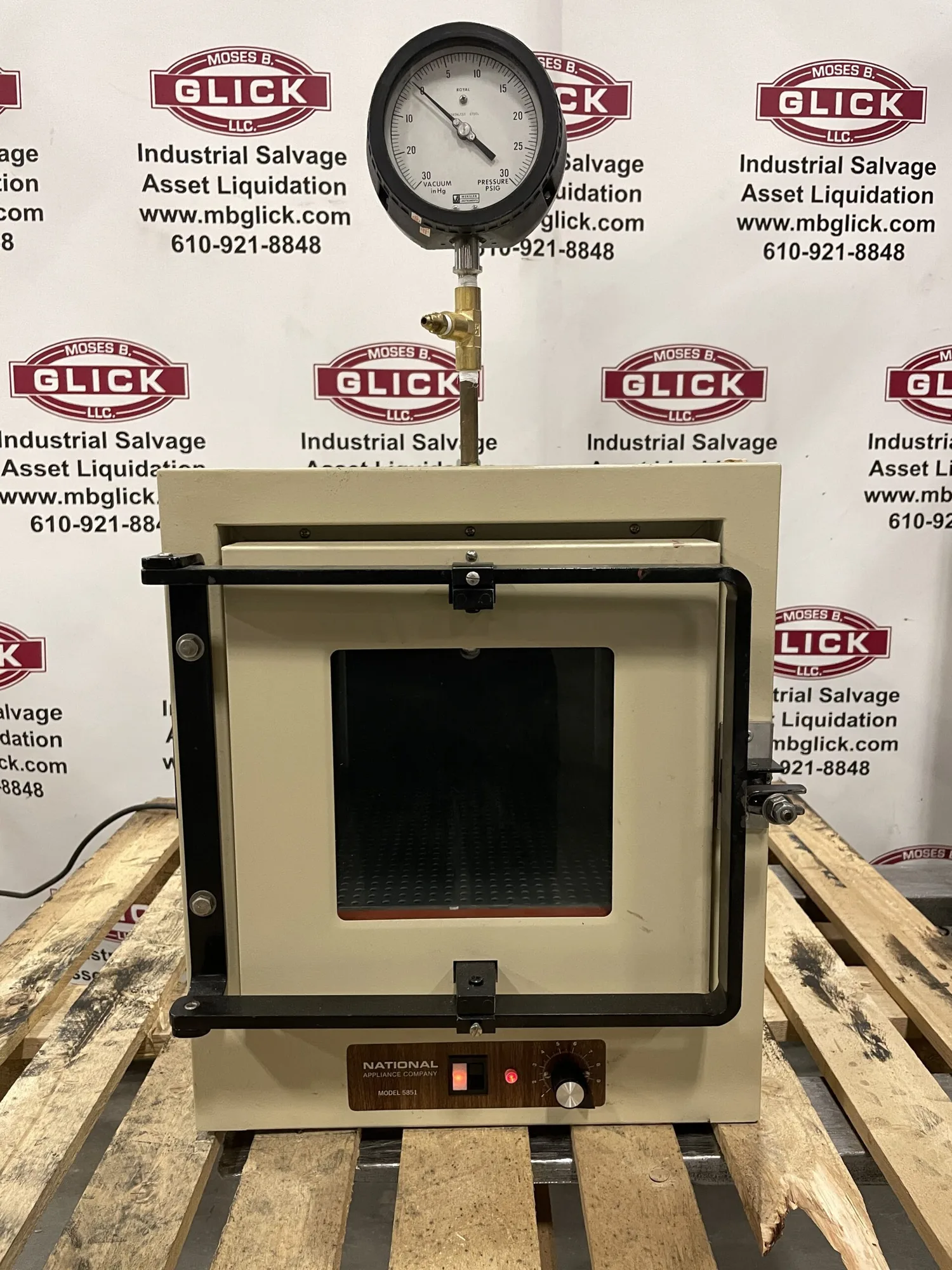 National NAPCO 5851 Laboratory Vacuum Oven 120V 1PH 392°F