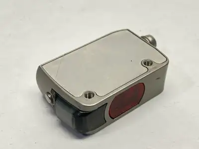 USED KEYENCE SELF-CONTAINED CMOS DISTANCE BASED LASER SENSOR, 3-PIN 250MM