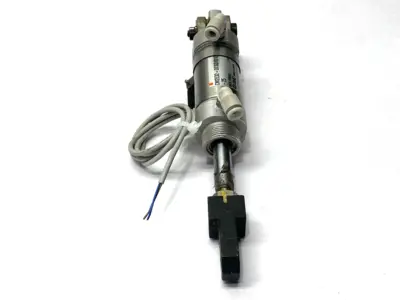 USED SMC CM2E32-DCG3181G-25