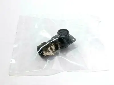 NEW AMPHENOL CIRCULAR MIL SPEC CONNECTOR 5P SZ 10 WALL MOUNT RE