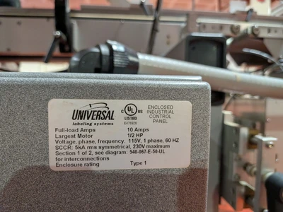 Universal Top and Bottom Label Applicator with Top-and-Bottom Transport Conveyor