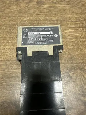 USED ALLEN-BRADLEY 700-P1200A1