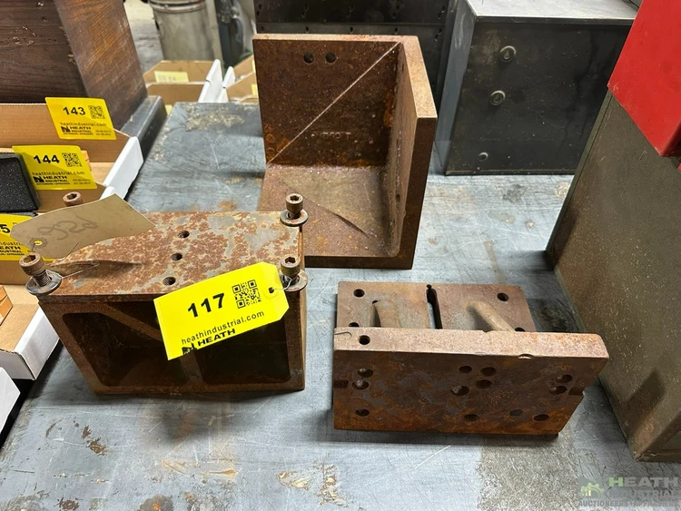 Used _UNKNOWN_ (3) ASSORTED SETUP AND ANGLE PLATES Angle Plates Illinois US | Heath Industrial Auction Services #1549730