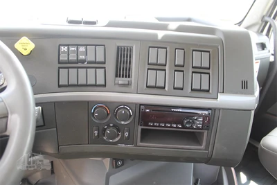 Used 2019 VOLVO VHD104B200 Cab Chassis trucks Texas US | Roll Off Truck World #1492007