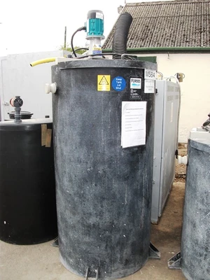 500L Black Polypropylene Vertical Enclosed Mixing Tank 0.18 kW