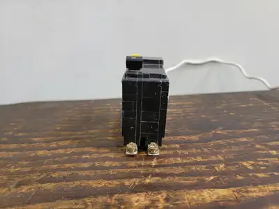 NEW SQUARE D QOB230GFI