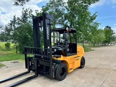 USED 2016 HYUNDAI 70D-9