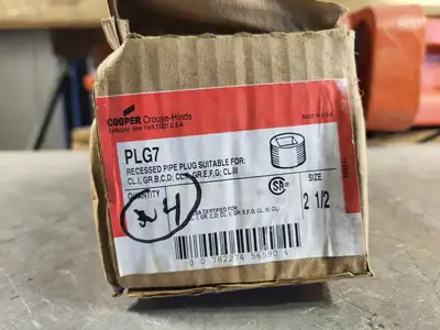 NEW CROUSE-HINDS PLG7