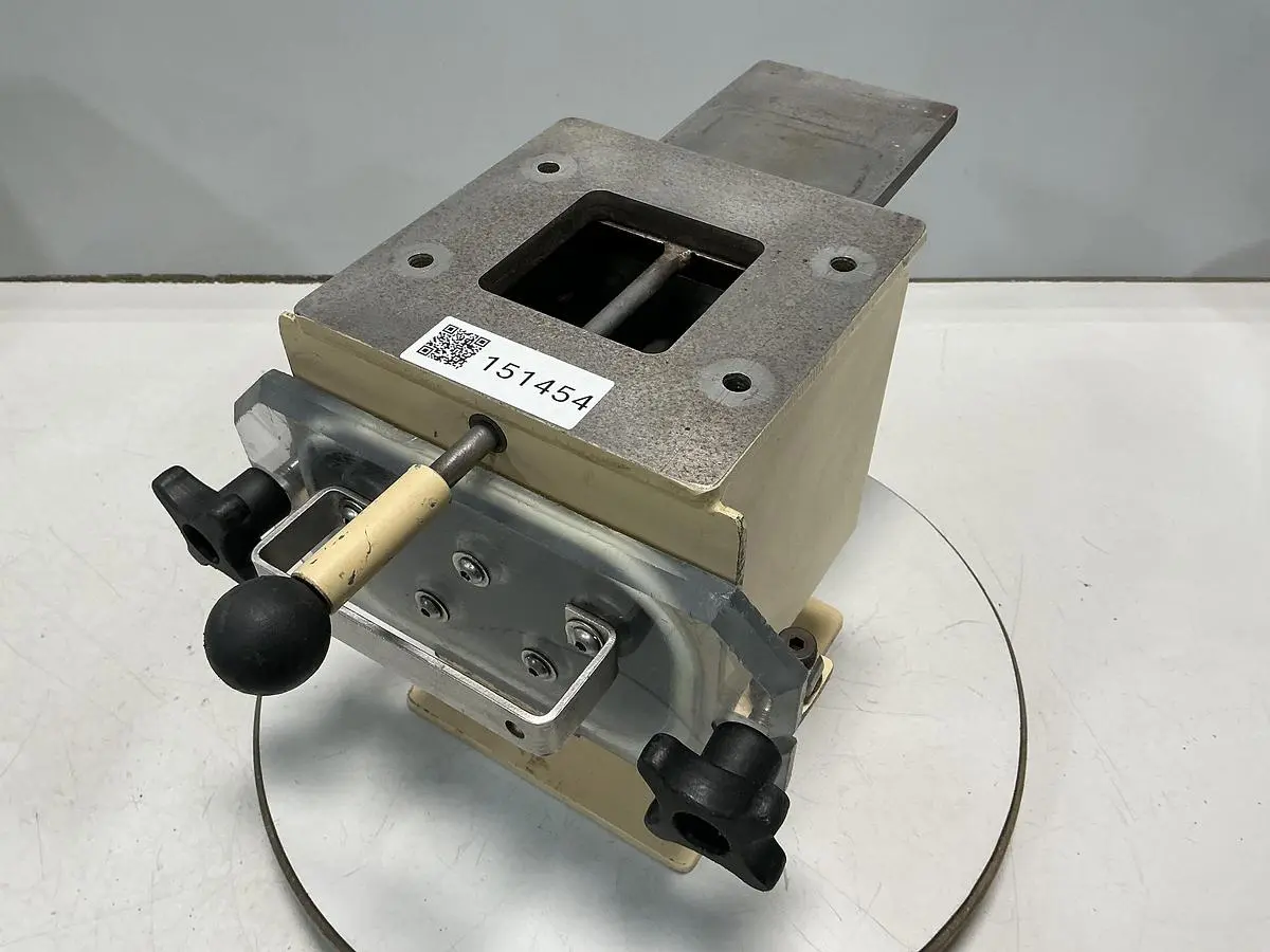 USED METAL FABRICATOR NO MODEL / NO TAG