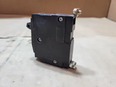 Used SQUARE D QOB115 Switchgears British Columbia CA | Lenmark #1438655