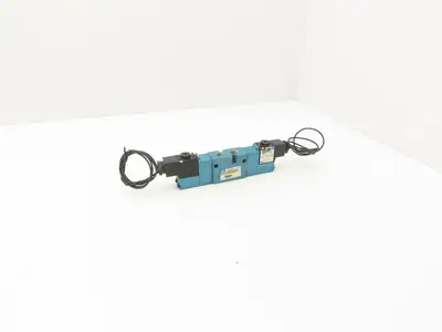 MAC 821C-PP-111CA-152 Pneumatic Double Solenoid 4/3 Spool Valve 120V 1/4" NPT