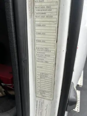 USED 2015 VOLVO VNM64T200